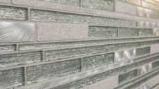 Mosaico di piastrelle per cucina alluminio traslucido bianco argento nero mosaico di vetro composito Pietra di cristallo alluminio bianco argento MOS49-GV64_f