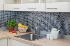 Piastrella di mosaico per cucina Rivestimento traslucido grigio nero Mosaico di vetro Pietra di cristallo grigio nero MOS92-0302_f