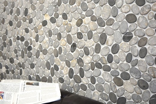 Piastrella di mosaico campionata a mano in pietra naturale di fiume ciottolo di pietra tagliato a ciottolo grigio cenere Backsplash MOS30-SANI_m