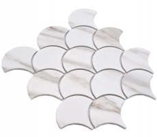 Ventaglio in mosaico di ceramica dipinto a mano Calacatta a squame di pesce bianco grigio-marrone opaco MOS13-FS112_m
