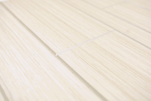 Campione a mano in alluminio composito effetto legno Wood White Level Backsplash MOS200-53WWL_m