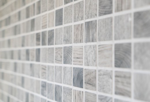 Piastrella di mosaico campione a mano ECO Recycling GLAS ECO texture legno grigio chiaro MOS63-312_m