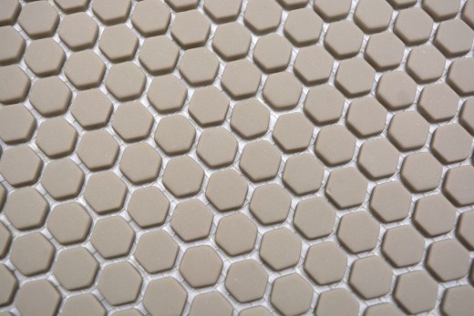 Mosaico di vetro Rivestimento sostenibile Backsplash di piastrelle Riciclaggio Esagono Smalto beige crema opaco MOS140-HX13C