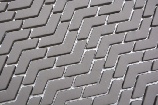 Mosaico di vetro Rivestimento sostenibile Backsplash di piastrelle Riciclaggio a spina di pesce Smalto grigio-marrone opaco MOS140-HB35G