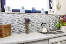 pellicola adesiva autoadesiva a mosaico in vinile bianco grigio antracite backsplash di piastrelle cucina