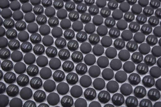 Mosaico di vetro Mosaico a bottoni nero lucido opaco Pavimento doccia Schermo doccia Rivestimento vasca da bagno
