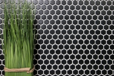 Piastrella di mosaico dipinta a mano in ceramica esagonale nera opaca per doccia MOS11A-0311_m
