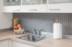 Mosaico dipinto a mano ECO Recycling GLASS smalto a spina di pesce grigio-marrone opaco MOS140-HB35G_m