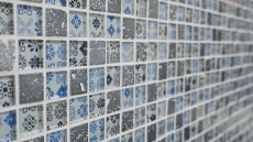 Piastrella di mosaico dipinta a mano Backsplash di piastrelle Mosaico di vetro traslucido blu nero Resina di cristallo Blu ottico nero argento MOS83-CB07_m