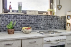 Piastrella di mosaico dipinta a mano Backsplash di piastrelle Nero traslucido Brick Mosaico di vetro Pietra di cristallo nero MOS87-b1128_m