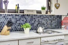 Piastrella di mosaico decorata a mano Backsplash di piastrelle Nero traslucido Mosaico di vetro esagonale Pietra di cristallo 3D nero MOS11D-33_m