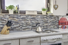 Piastrella di mosaico dipinta a mano Rivestimento traslucido beige marrone grigio nero Mosaico di vetro composito Pietra di cristallo MOS86-0206_m
