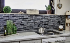 Piastrella di mosaico dipinta a mano Backsplash di piastrelle Grigio traslucido nero Mosaico di vetro composito Pietra di cristallo grigio nero MOS86-0208_m