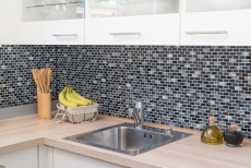 Piastrella di mosaico decorata a mano Backsplash di piastrelle Nero traslucido Brick Mosaico di vetro Pietra di cristallo Conchiglia nera MOS87-B03S_m