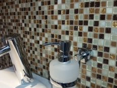 Piastrella di mosaico dipinta a mano Rivestimento traslucido beige marrone Mosaico di vetro Pietra di cristallo beige marrone MOS92-1206_m