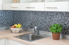 Piastrella di mosaico dipinta a mano Backsplash di piastrelle Traslucido grigio nero Mosaico di vetro Pietra di cristallo grigio nero MOS62-0302-GN_m