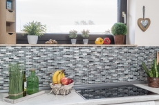 Piastrella di mosaico traslucida in acciaio inox grigio argento nero mosaico di vetro composito Acciaio cristallo grigio argento nero MOS87-IL017_f | 10 tappetini di mosaico