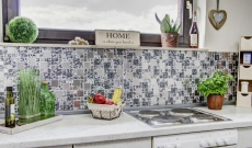 Piastrella di mosaico traslucida in acciaio inox nero argento combinazione di mosaico di vetro Cristallo acciaio nero struttura MOS88-0203_f | 10 tappetini di mosaico