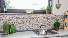 Piastrella di mosaico in marmo pietra naturale crema beige rosso verde casuale MOS38-1204_f