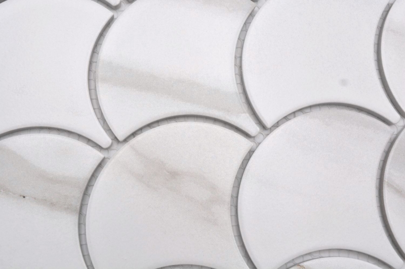 Ventaglio in mosaico di ceramica Calacatta a squame di pesce bianco grigio-marrone opaco MOS13-FS112