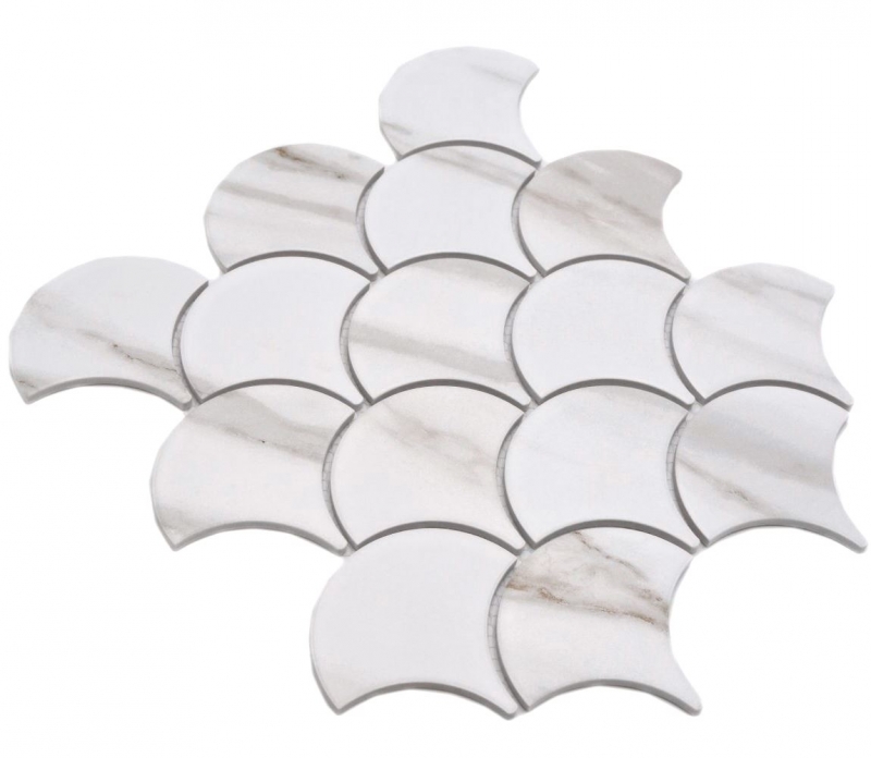 Ventaglio in mosaico di ceramica dipinto a mano Calacatta a squame di pesce bianco grigio-marrone opaco MOS13-FS112_m