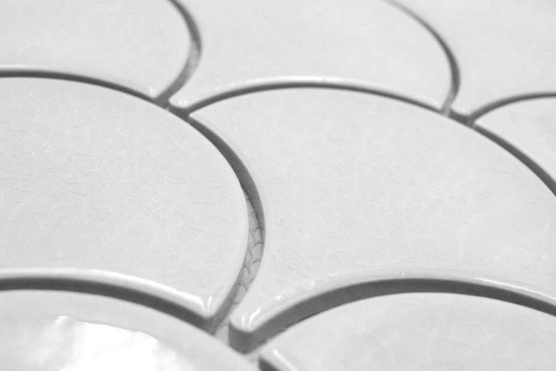 Piastrella di ceramica dipinta a mano a ventaglio a squame di pesce tinta unita bianco ghiaccio screpolato stile MOS13-FS1_m