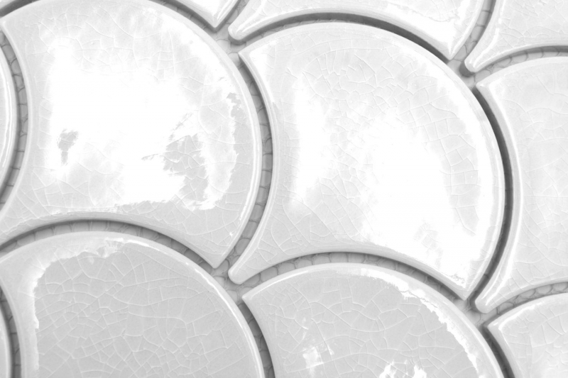 Piastrella di ceramica dipinta a mano a ventaglio a squame di pesce tinta unita bianco ghiaccio screpolato stile MOS13-FS1_m
