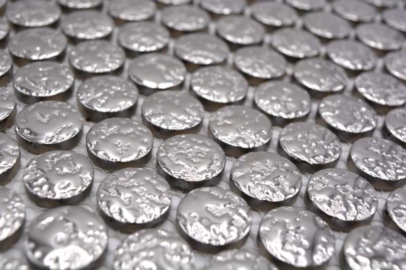 Piastrella di ceramica a mosaico decorata a mano Button Loop Penny Round uni argento martellato MOS10-0207_m