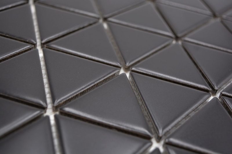 Piastrella di mosaico ceramico dipinta a mano triangolo diamante tinta unita nero opaco MOS13-t49_m