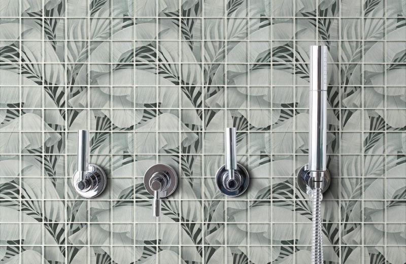 Tessera di mosaico in vetro dipinta a mano aspetto foglie grigio foresta pluviale MOS88-Pic03_m