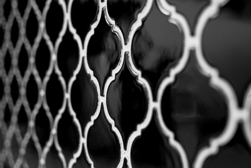 Piastrella di mosaico vintage dipinta a mano in ceramica fiorentina nera lucida MOS13-2BG_m