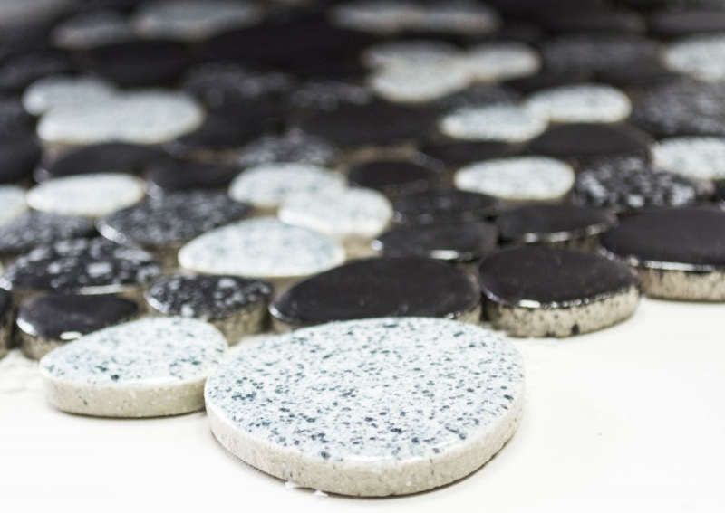 Mosaico di ciottoli dipinti a mano Pebbles grey black Spots piatto doccia backsplash MOS12-0103_m