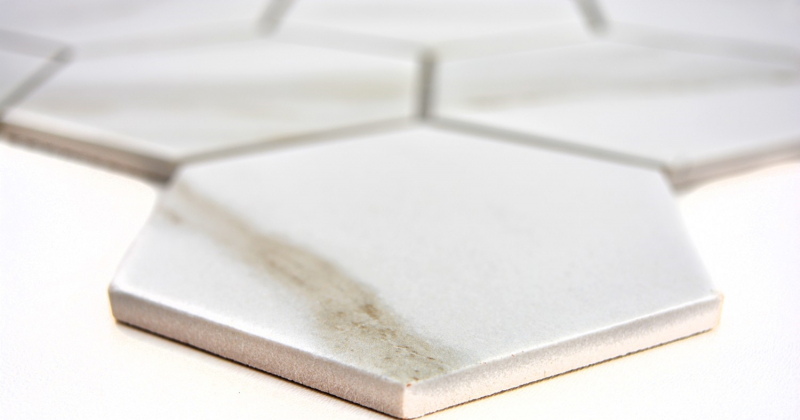 Piastrella di mosaico decorata a mano in ceramica esagonale bianca calacatta piastrella da parete per bagno MOS11F-0112_m