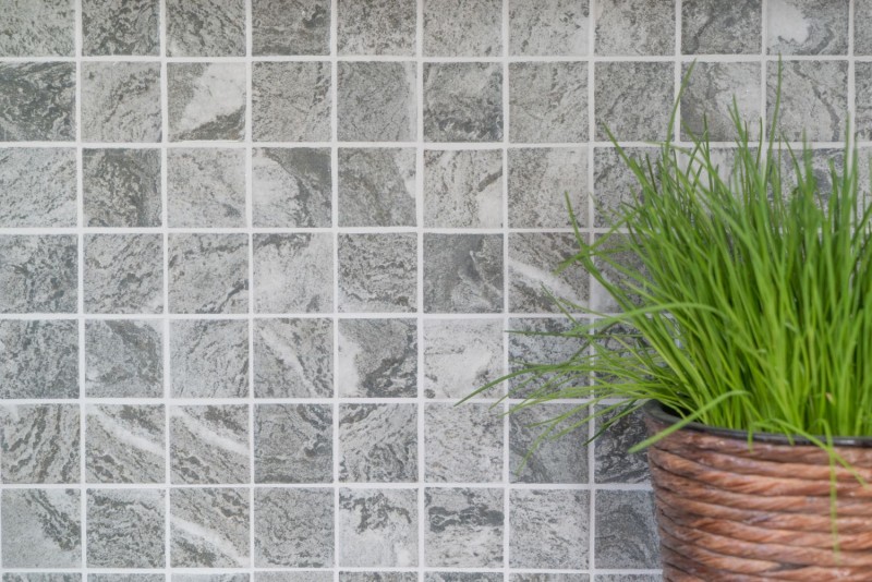 Piastrella di mosaico dipinta a mano, aspetto pietra naturale, struttura grigia, rivestimento del bagno MOS16-HWA4GY_m