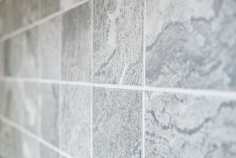 Piastrella di mosaico dipinta a mano in ceramica effetto pietra texture grigio backsplash cucina MOS22-HWA9GY_m