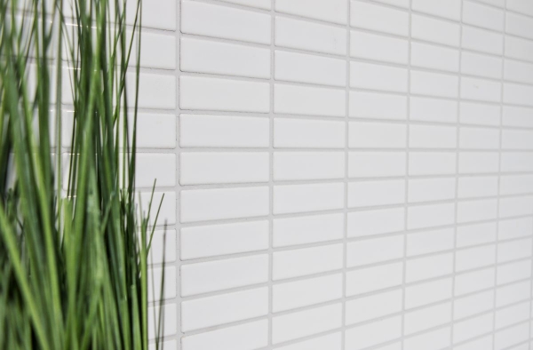 Piastrelle a mosaico decorate a mano in ceramica aste bianche lucide backsplash cucina MOS24-0102_m
