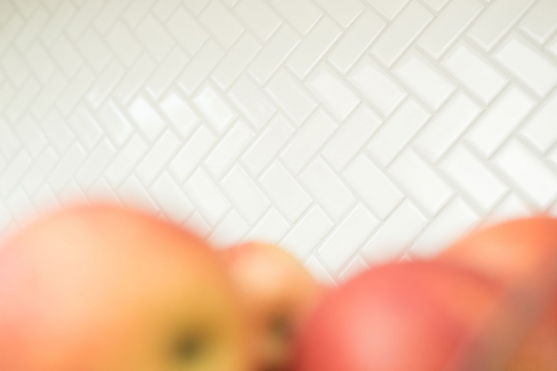 Piastrella di mosaico a spina di pesce in ceramica bianca opaca backsplash cucina MOS24-CHB05WM
