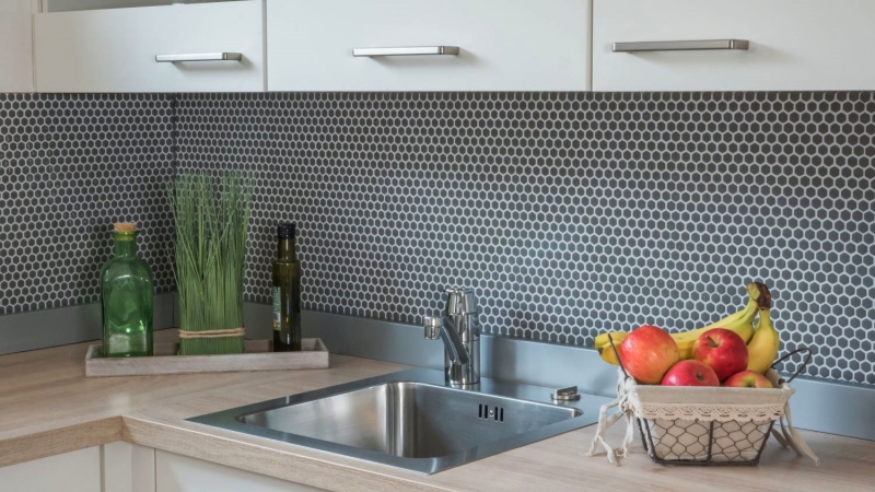 Mosaico di vetro Rivestimento sostenibile Backsplash di piastrelle Riciclaggio Esagono Smalto grigio-marrone opaco MOS140-HX15G