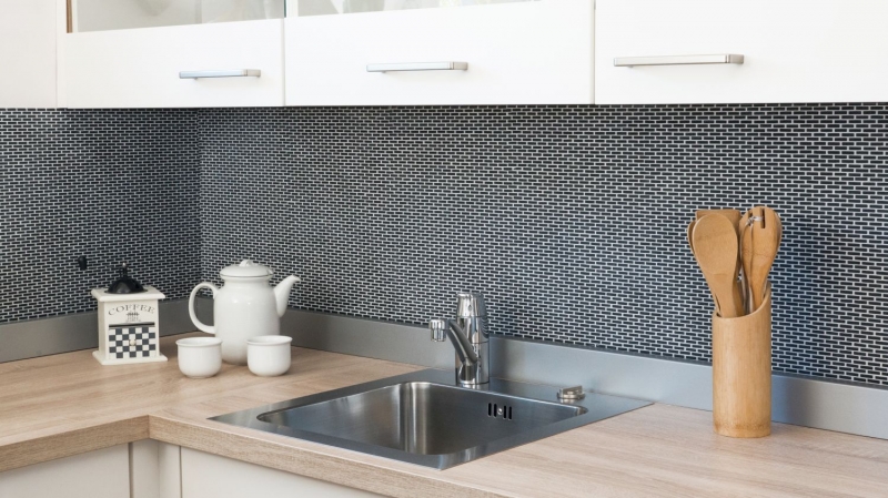 Mosaico di vetro Rivestimento sostenibile Backsplash di piastrelle Riciclaggio Brick Smalto nero opaco MOS140-B21B