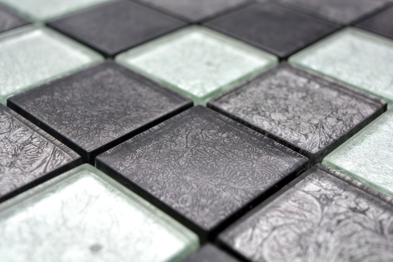 Piastrella di mosaico dipinta a mano Mosaico di vetro nero traslucido Struttura in cristallo argento nero MOS126-1784_m