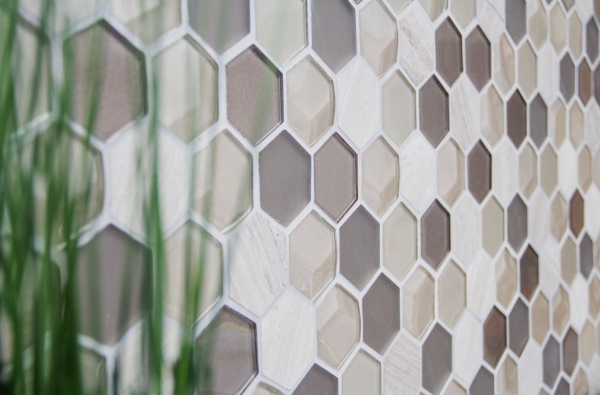 Piastrella di mosaico dipinta a mano Backsplash di piastrelle grigio chiaro traslucido Mosaico di vetro esagonale Pietra di cristallo 3D grigio chiaro MOS11D-44_m