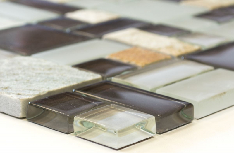 Piastrella di mosaico campione dipinta a mano Rivestimento traslucido grigio marrone Combinazione di mosaico di vetro Pietra di cristallo grigio marrone MOS88-0206_m