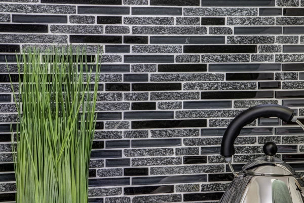 Piastrella di mosaico dipinta a mano Backsplash di piastrelle Grigio traslucido nero Mosaico di vetro composito Pietra di cristallo grigio nero MOS86-0208_m