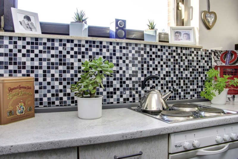 tessere autoadesive di mosaico di vetro grigio nero bianco MOS200-4CM28