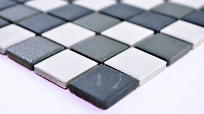 Campione a mano di piastrelle di mosaico in ceramica nero bianco antracite opaco piatto doccia MOS18-2213-R10_m
