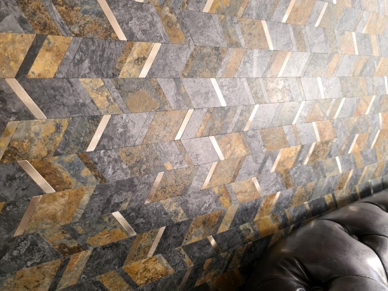 rivestimento murale autoadesivo piastrelle backsplash vinile aspetto pietra aspetto freccia ruggine antracite oro MOS200-48MRG
