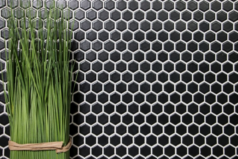 Piastrella di mosaico dipinta a mano in ceramica esagonale nera opaca per doccia MOS11A-0311_m