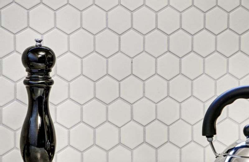 Piastrella di mosaico decorata a mano in ceramica esagonale bianca lucida per cucina MOS11B-0102_m