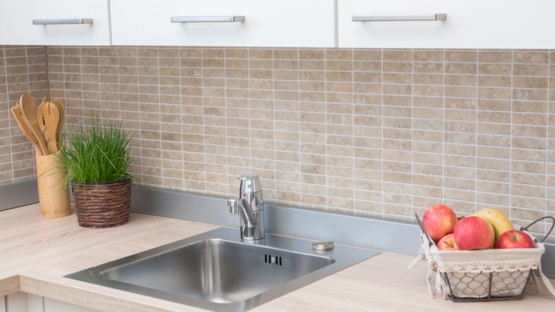 Piastrella di mosaico dipinta a mano in ceramica beige effetto pietra beige backsplash cucina MOS24-STSO67_m