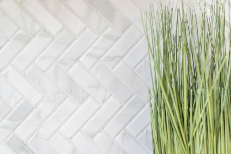 Mosaico dipinto a mano in ceramica effetto pietra a spina di pesce backsplash di piastrelle bianche cucina MOS24-SO10_m
